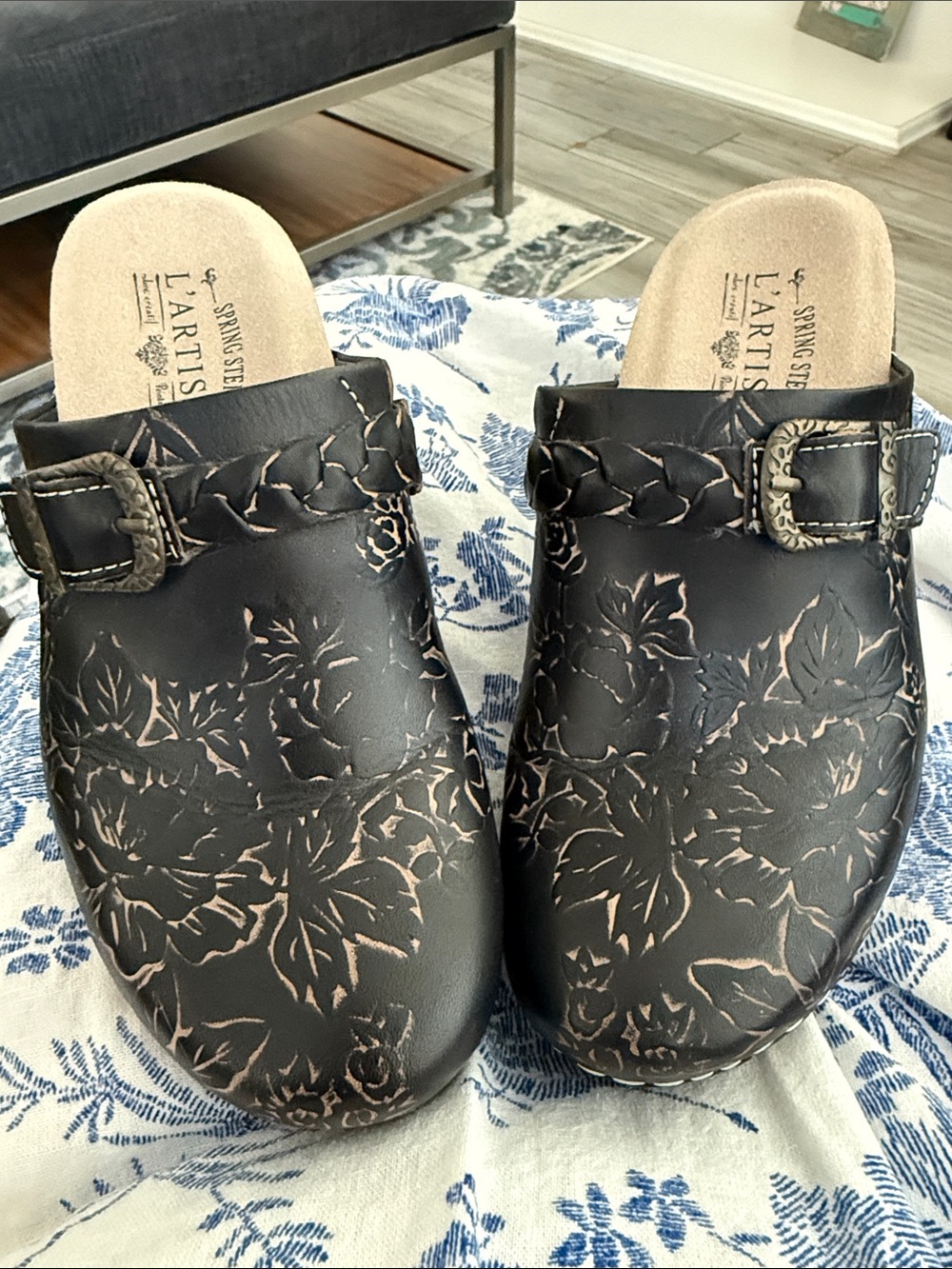 L’Artiste size 36 (size 5.5-6) Black Floral Embossed Clogs